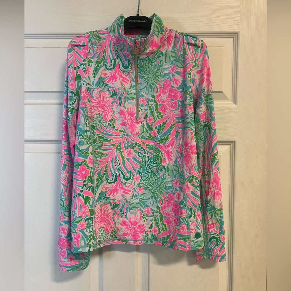 EUC worn once Lilly Pulitzer Luxletic popover Large Leaf It Wild Amalfi Blue